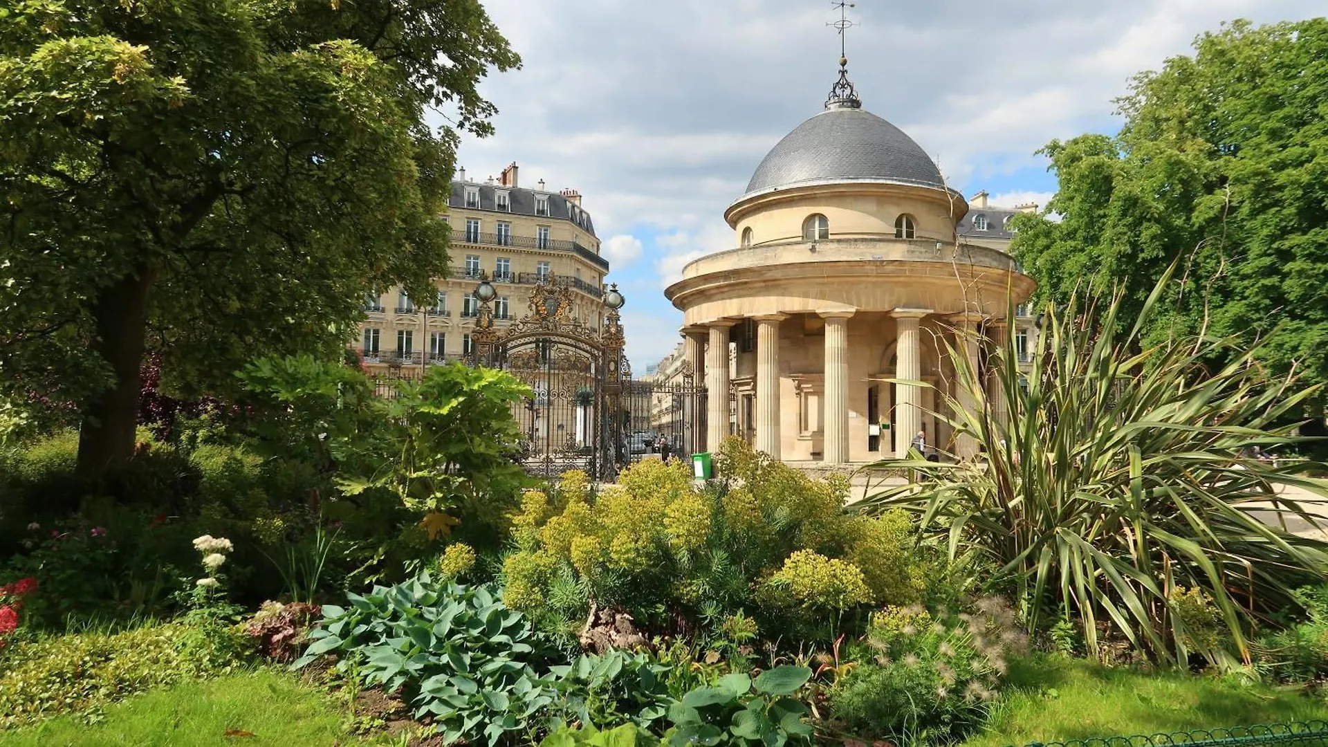 Chic Monceau Retreat Paris