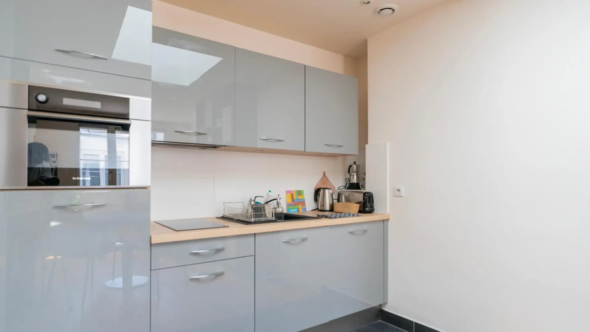 Chic Monceau Retreat Apartment